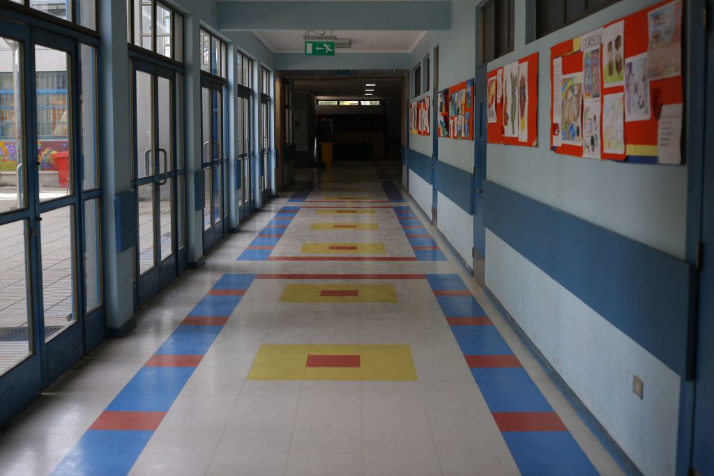Autoridades investigan amenaza con arma a docente en colegio de Curicó