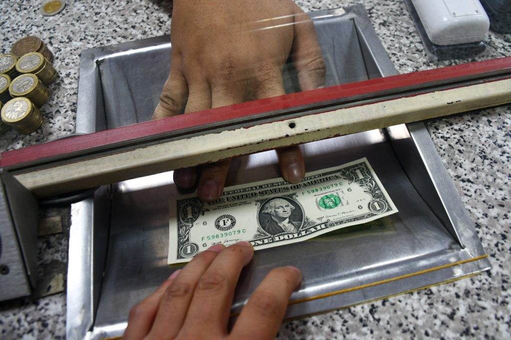 UF bordea los $40 mil y dólar supera los $920: revisa los indicadores económicos de hoy