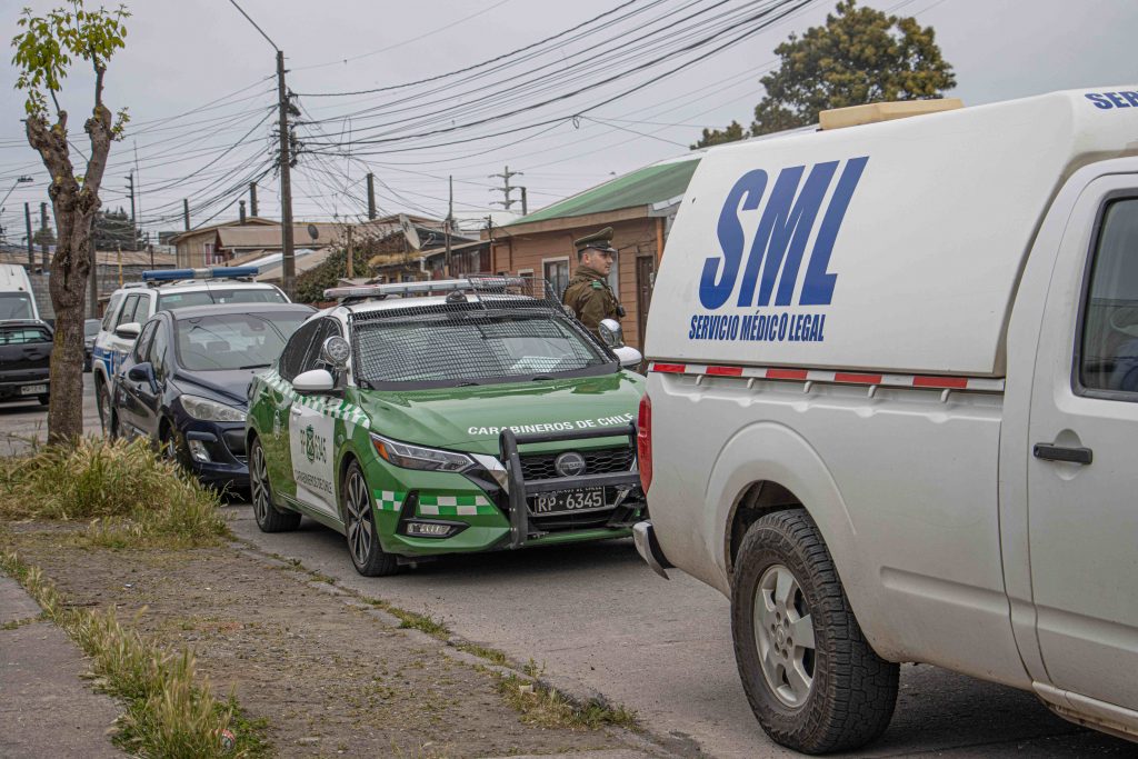 Hombre muere apuñalado por su pareja: PDI realiza diligencias