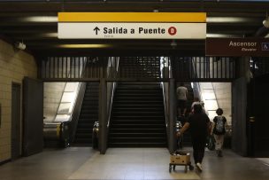 Metro de Santiago informa retraso en parte de su red