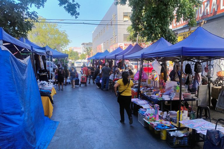 Informalidad en el comercio sube al 33%: Más de 700 mil personas trabajan sin protección social