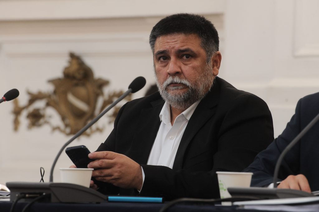 Jefe de gabinete de Boric declara en comisión por casa de Allende: “No recibí información sobre inhabilidades”
