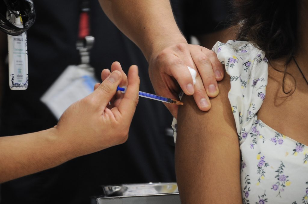 Alerta por influenza: Especialistas piden vacunarse con anticipación
