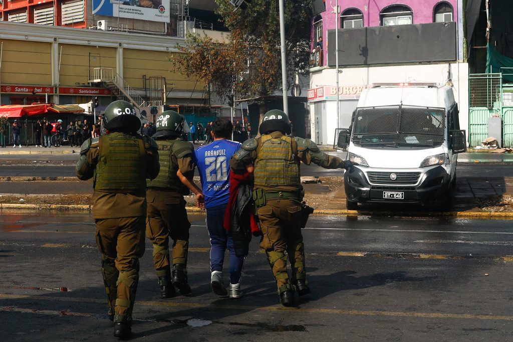 Día del Trabajador: Carabineros entrega balance preliminar de detenidos en incidentes