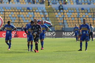 Hinchas de Everton protagonizaron violenta invasión de cancha tras derrota ante Palestino