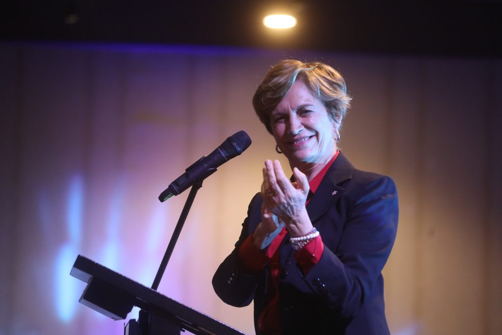 Evelyn Matthei presentó equipo de 40 economistas: 