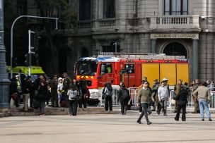 Carabineros alerta por olor a gas en diversos puntos de Santiago Centro