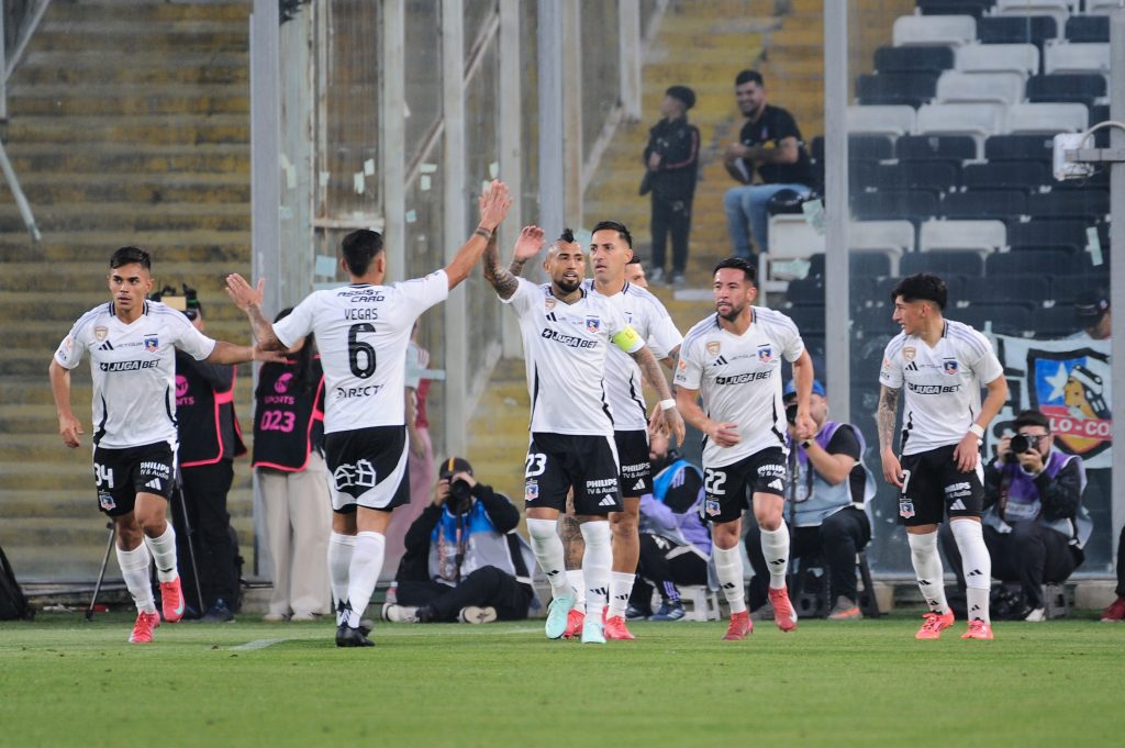 Colo Colo vuelve al triunfo con goleada ante Unión Española