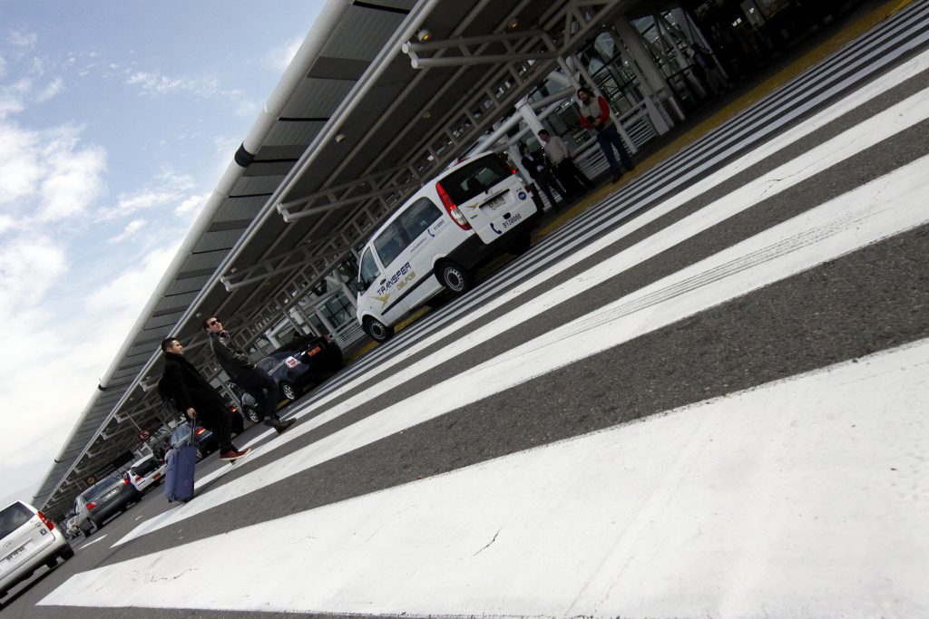 Taxis en aeropuerto: Gobierno lanza plan para frenar estafas y endurece sanciones