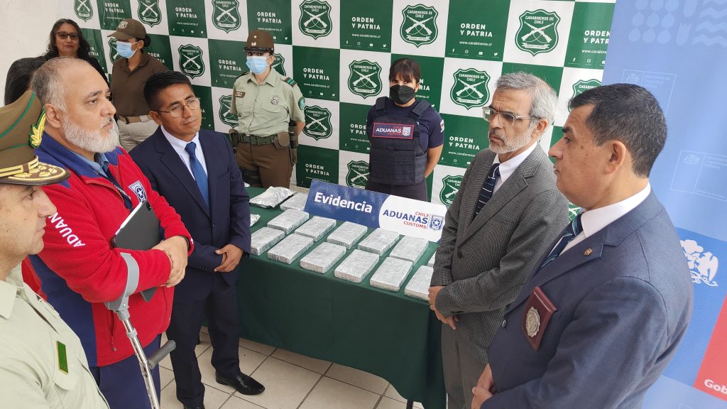 Con camión escáner de Aduanas descubren 34 kilos de drogas ocultas en vehículo de pasajeros