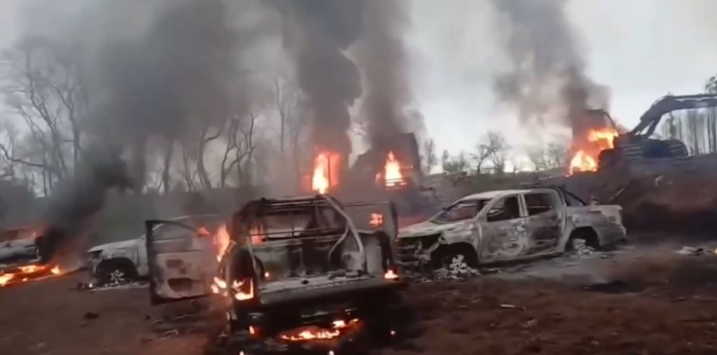 Ataque incendiario en Mulchén deja al menos 7 vehículos destruidos