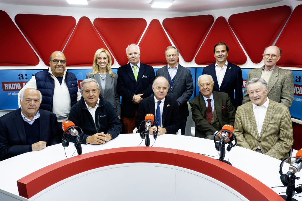 Histórico reencuentro en Radio Agricultura: exdirectores visitan la emisora tras años de trayectoria