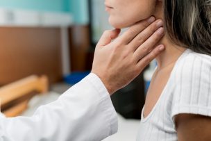 Mes de la Tiroides: Especialistas advierten síntomas sutiles del trastorno y alta prevalencia en Chile