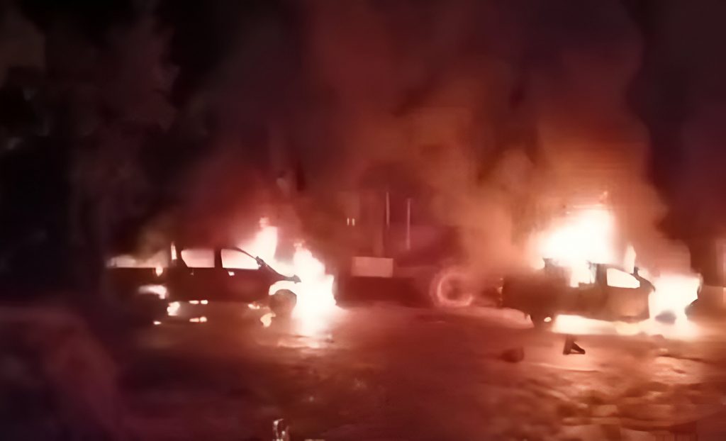 Ataque incendiario en La Araucanía destruye maquinaria forestal en Los Sauces