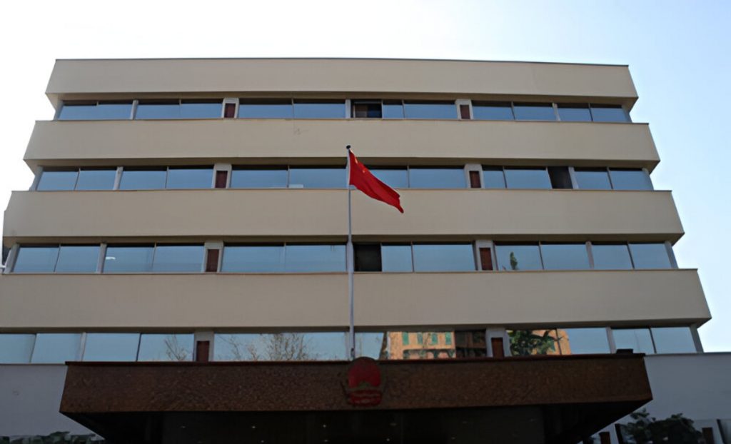Embajada de China en Chile desmiente desistimiento de BYD y Tsingshan en proyectos de litio