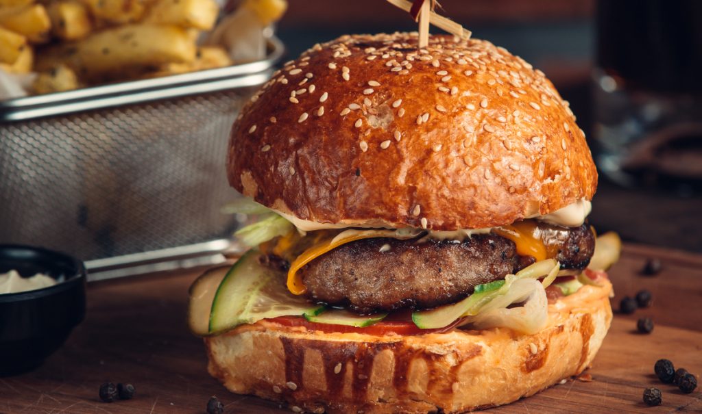 Hamburguesa casera fácil y sabrosa: la receta ideal para celebrar este 28 de mayo