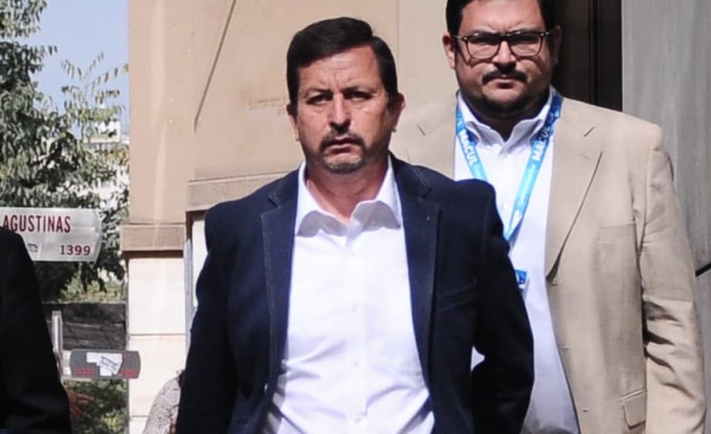Alcalde de Macul reconoce viaje mientras estaba con licencia médica: niega haber infringido la normativa