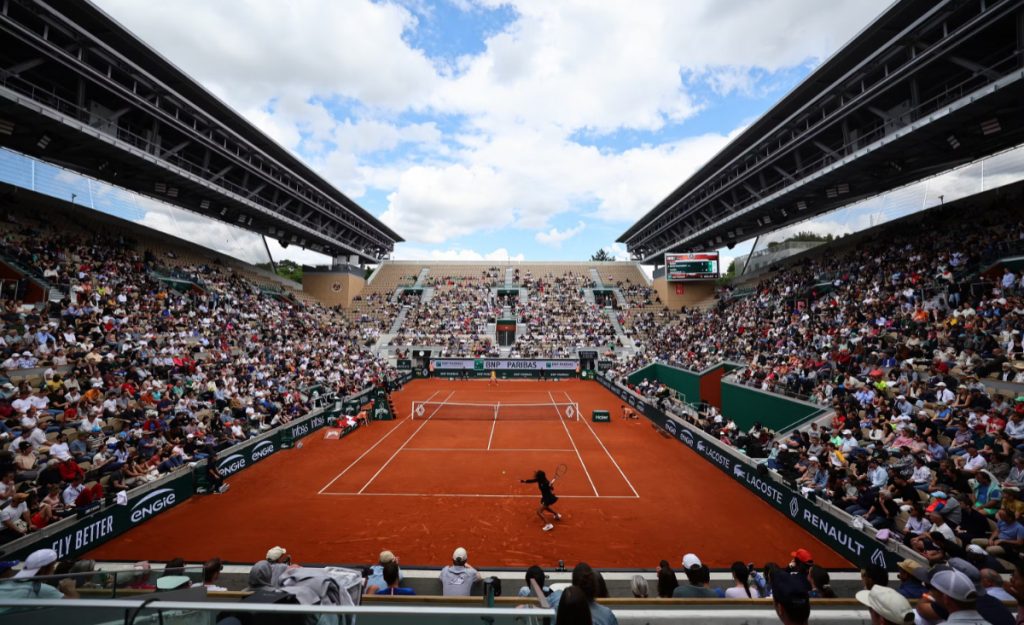 Jugador español explota tras caer en Roland Garros: “A veces parece un circo”