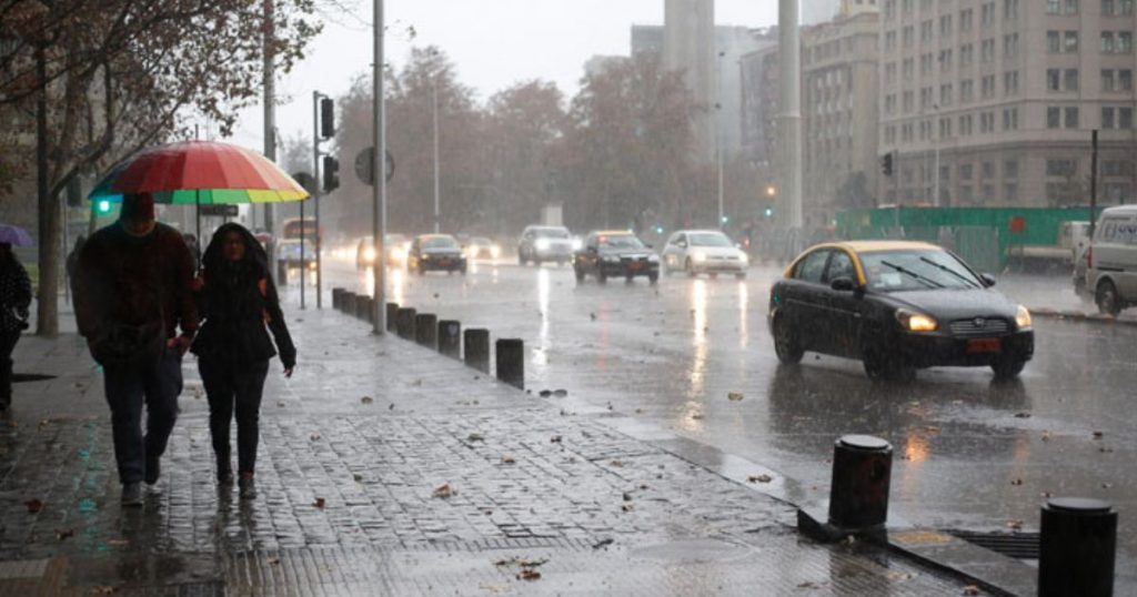 Alerta por lluvias en Santiago: cuándo llueve y cuántos mm caerán esta semana