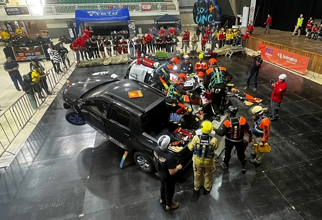 Bomberos chilenos se consagran campeones latinoamericanos en técnicas de rescate vehicular