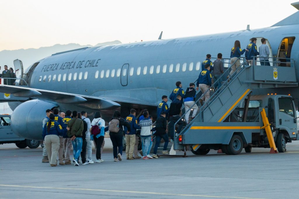 Gobierno concreta nuevo vuelo de expulsión desde Chile con 34 personas