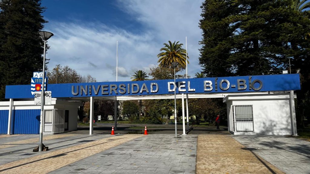 Contraloría ordena sumario a la U. del Bío-Bío tras detectar deuda de $6.800 millones