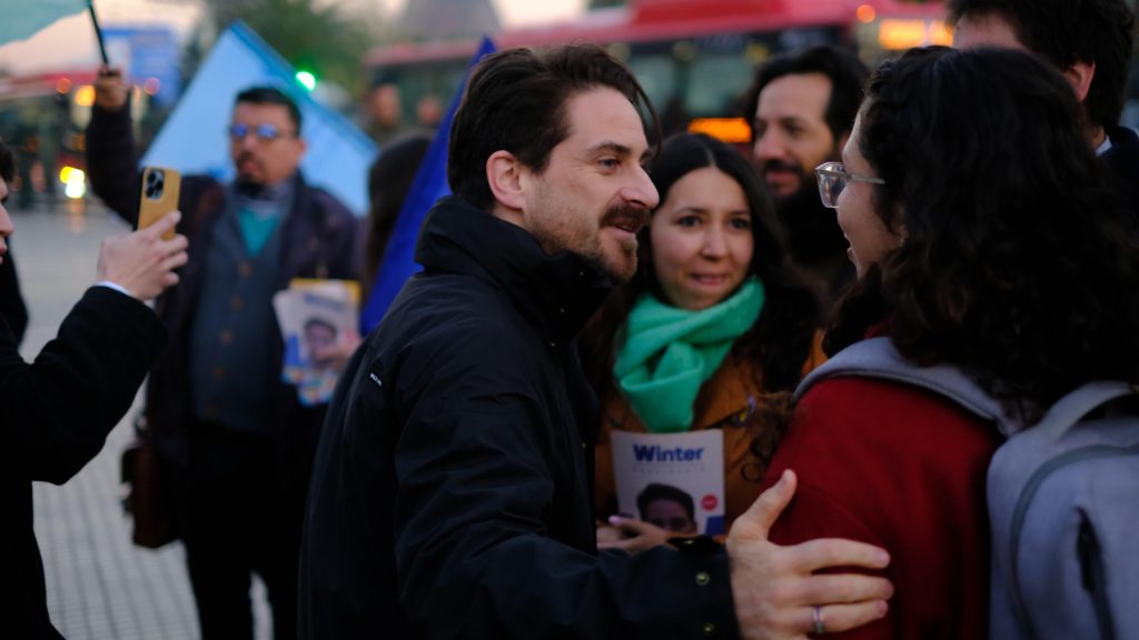 Gonzalo Winter inicia campaña presidencial con despliegue masivo