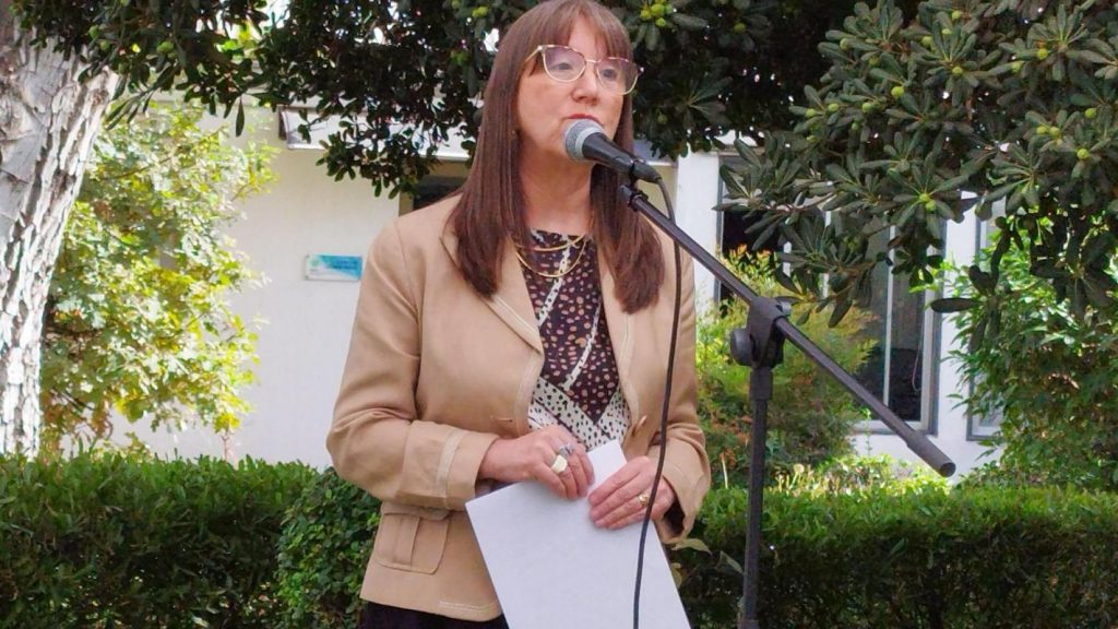 Hermana de Manuel Monsalve renuncia a su cargo en la Superintendencia de Salud tras viajar con licencia médica