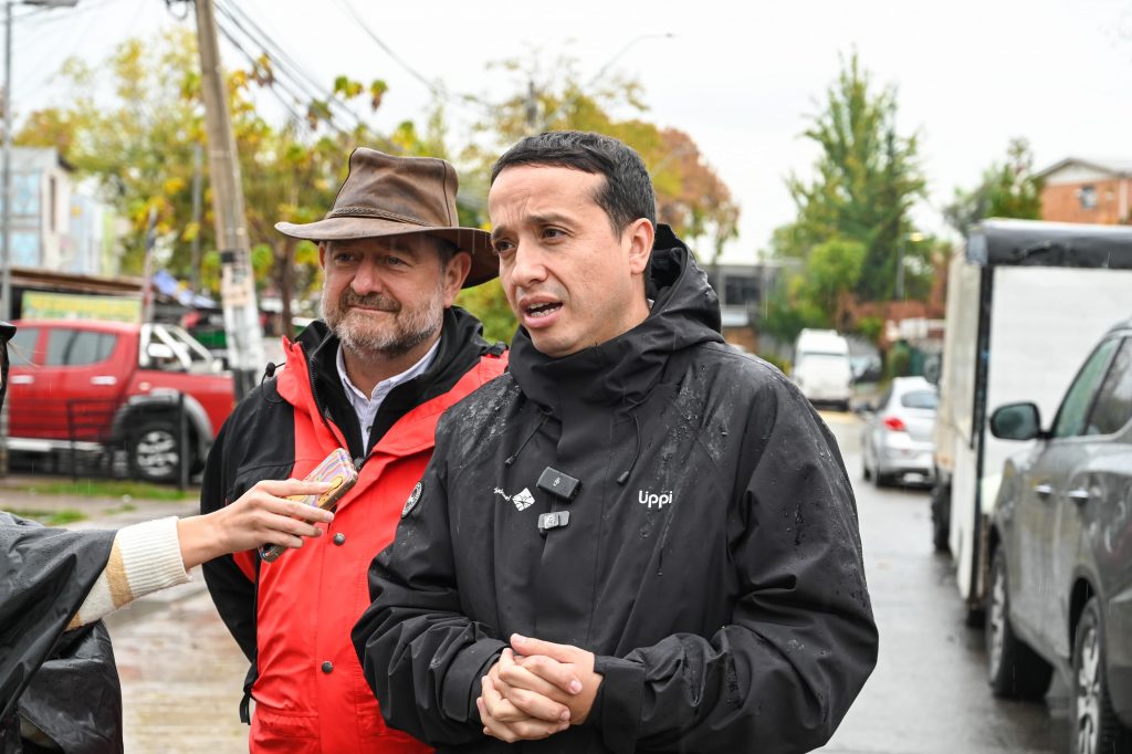 CP Gobernador Claudio Orrego y alcalde Ítalo Bravo de Pudahuel fiscalizan en terreno el nuevo colector San Juan Valdés