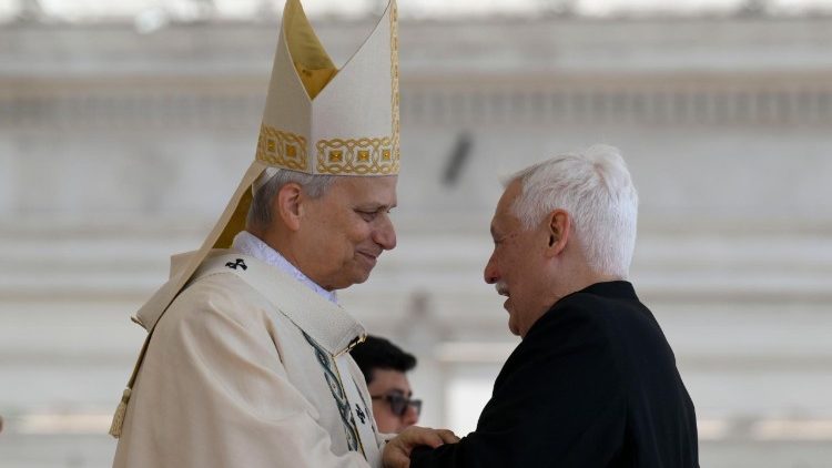 León XIV asume su pontificado: miles de fieles y delegaciones internacionales participaron en la ceremonia