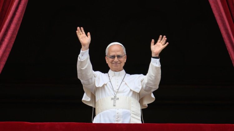 Papa León XIV hace un llamado urgente a la paz entre Ucrania y Gaza en su primer discurso