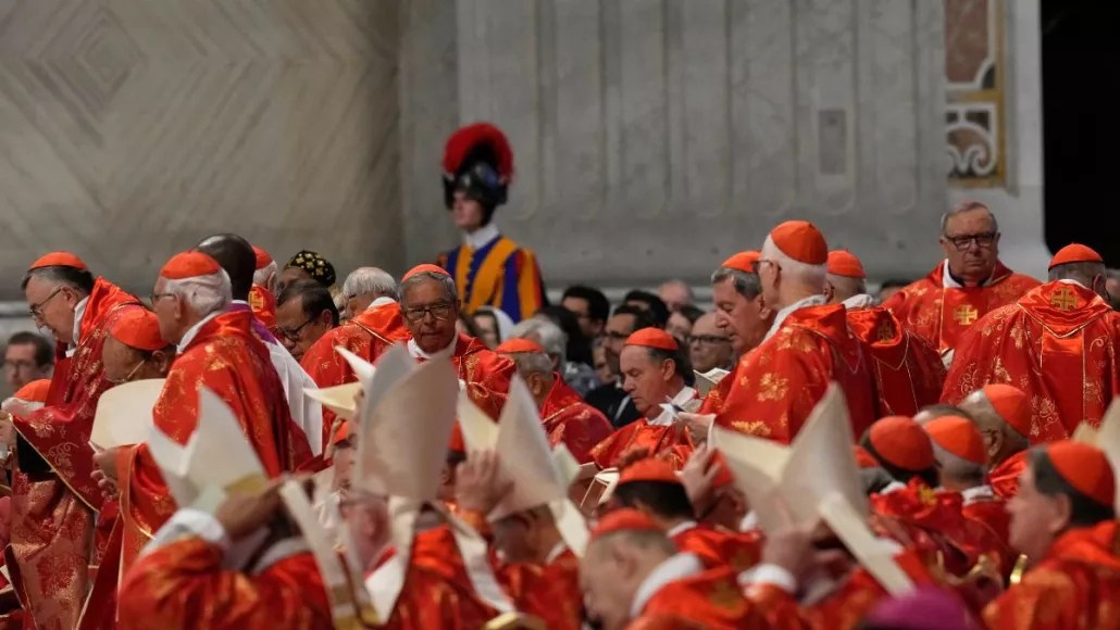 El Vaticano sigue sin nuevo Papa: Segunda fumata negra deja en suspenso la elección