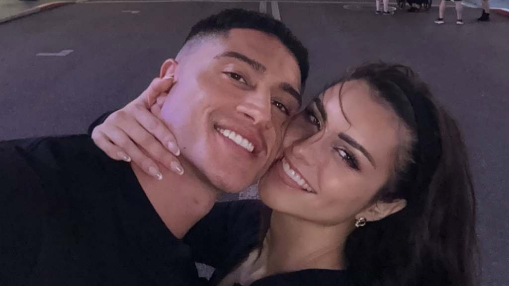 ¡Insólito en pleno vuelo! Emilia Dides y Sammis Reyes enfrentan incómodo momento con pasajera desubicada