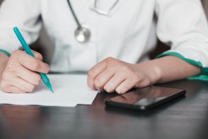 Cadem por caso Licencias Médicas: 92% de los chilenos cree que funcionarios debieran ser despedidos