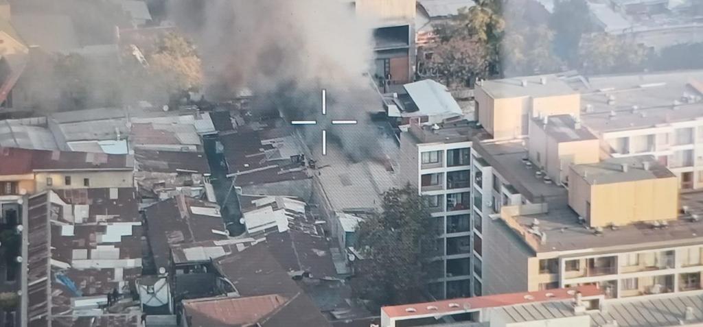 Incendio de gran magnitud afecta bodegas en sector Toesca: declaran tercera alarma por riesgo de propagación
