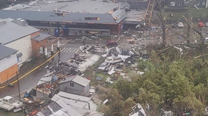 Autoridades analizan decretar estado de excepción en Puerto Varas tras tornado
