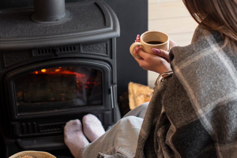 Conoce los riesgos de la calefacción en invierno para evitar intoxicaciones y problemas respiratorios