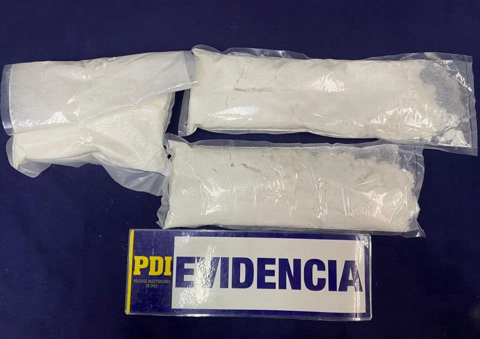 PDI Arica detuvo a dos imputados por tráfico de drogas en Aeropuerto Chacalluta