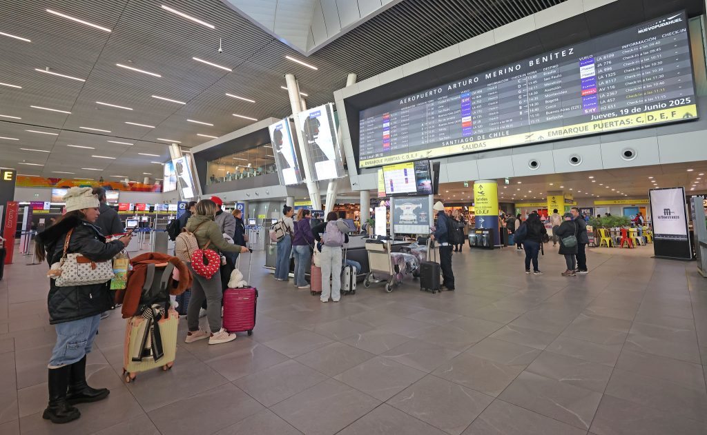 Vacaciones de invierno: MOP proyecta flujo de casi 260 mil pasajeros por el Aeropuerto de Santiago