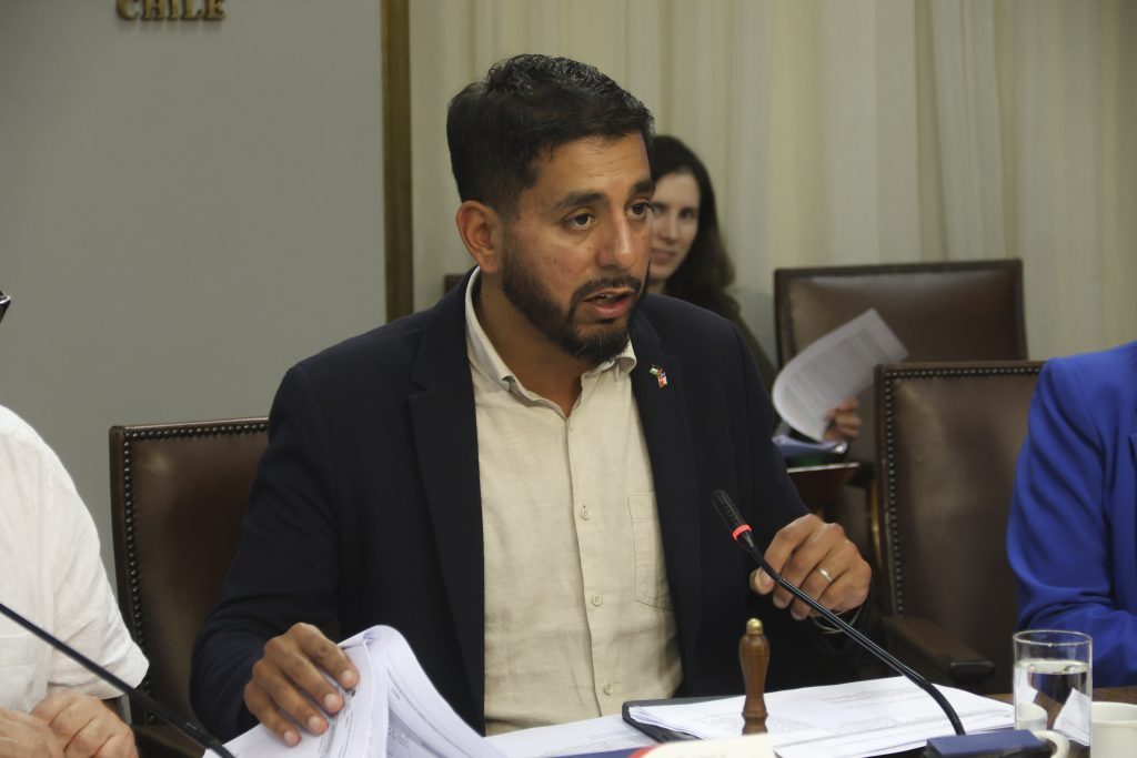 Diputado Brito emplaza a Boric a 