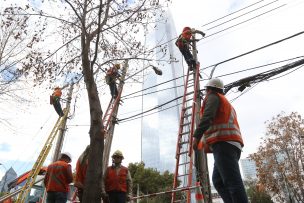 Enel refuerza operativos ante sistema frontal en la Región Metropolitana