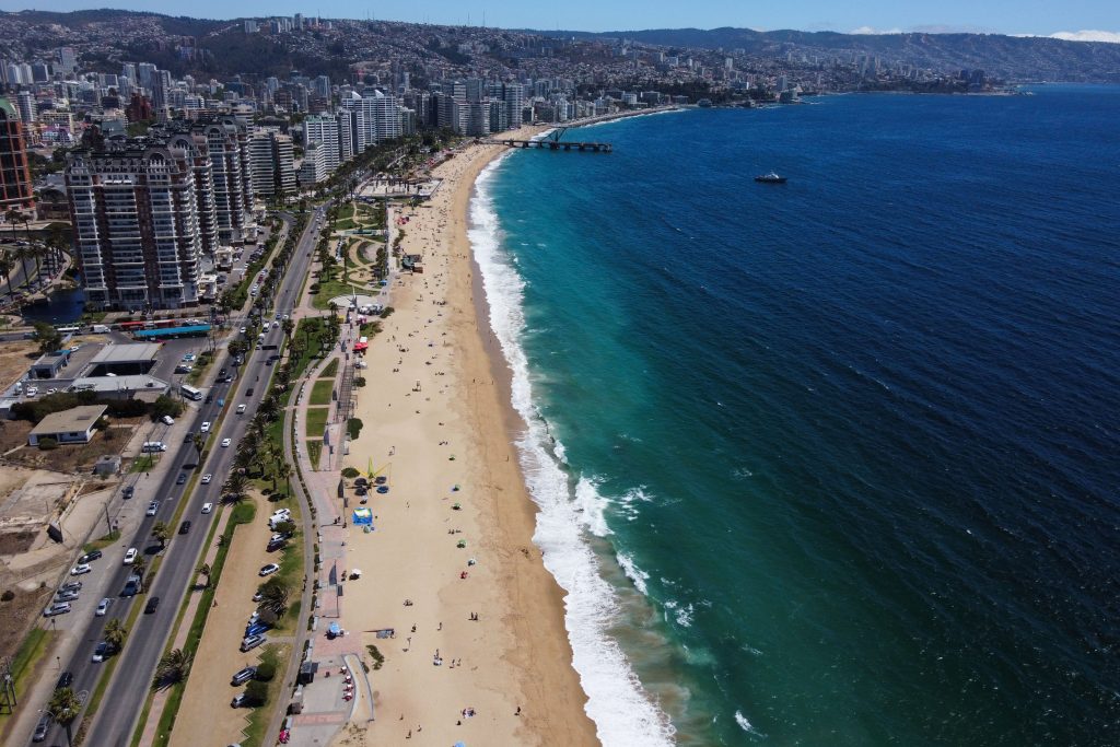 Nuevo proyecto de ley permitiría ordenar reapertura de accesos a playas