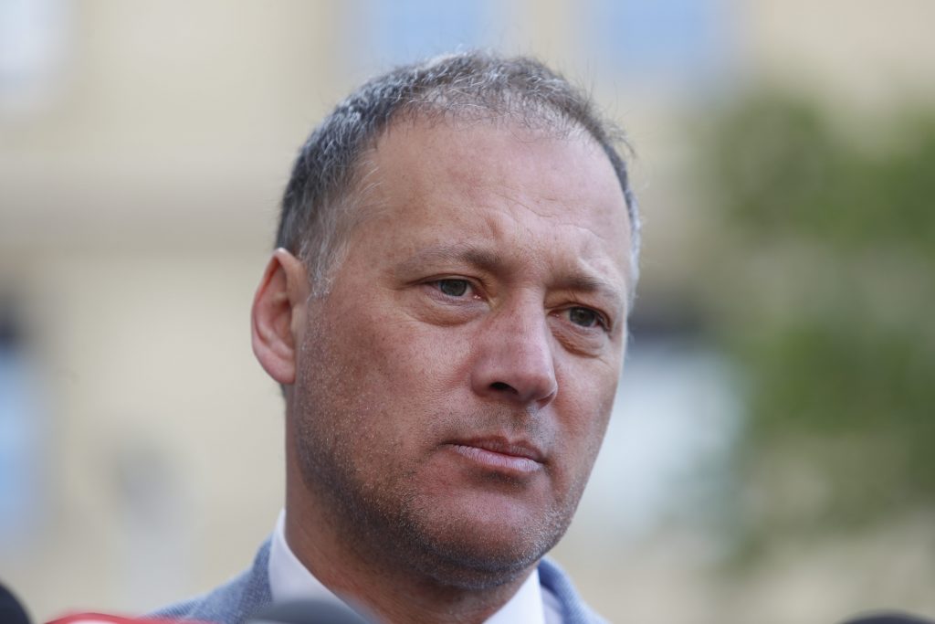 Presidente de la Cámara defiende viajes durante semanas distritales y descarta renunciar