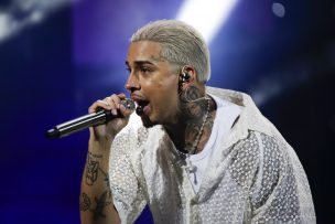 Young Cister recibe Disco de Oro en Chile por su éxito “QLOO”*