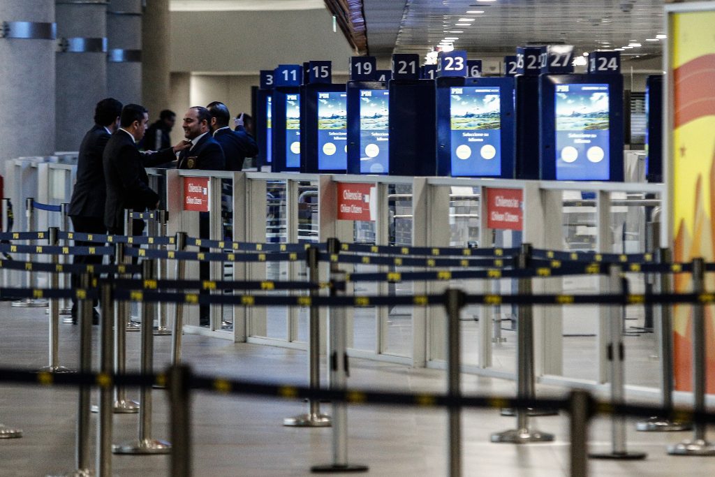 Siguen los rechazos a chilenos que viajan a Estados Unidos con Visa Waiver: ¿Qué hacer para evitar problemas?