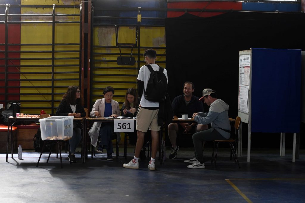 Primarias 2025: Servel informa designación de vocales de mesa y locales de votación