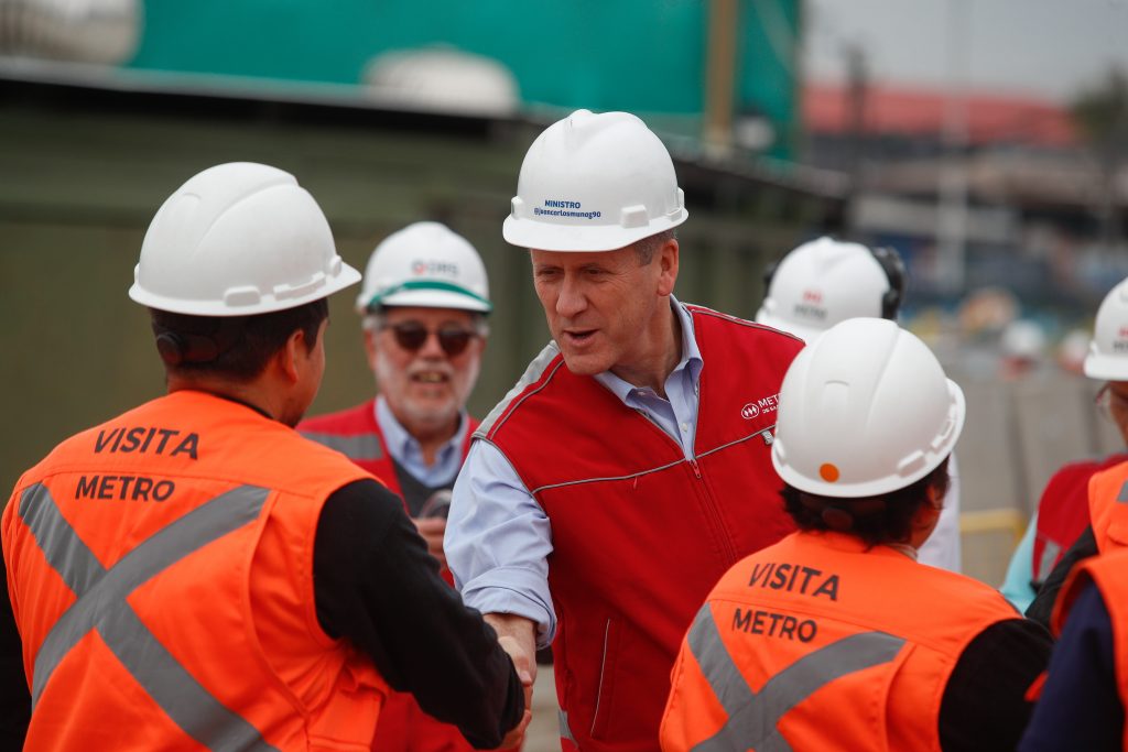 Ministro de Transportes y conexión al aeropuerto: 