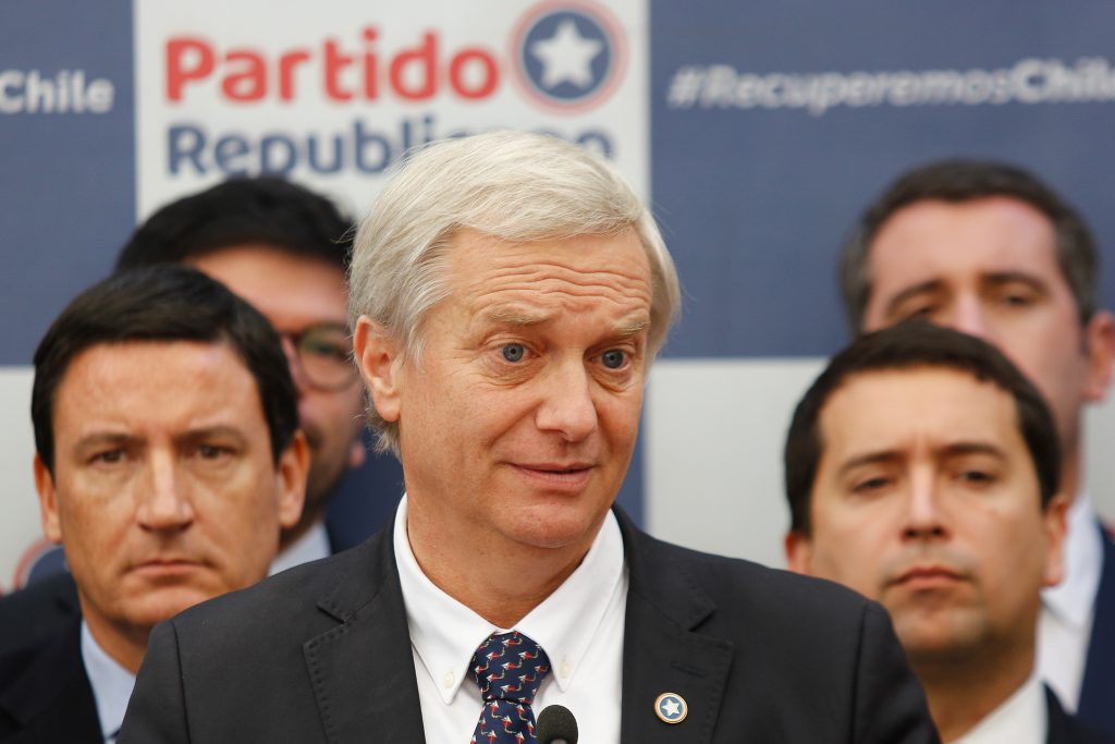 Cadem: José Antonio Kast lidera por primera vez la preferencia espontánea