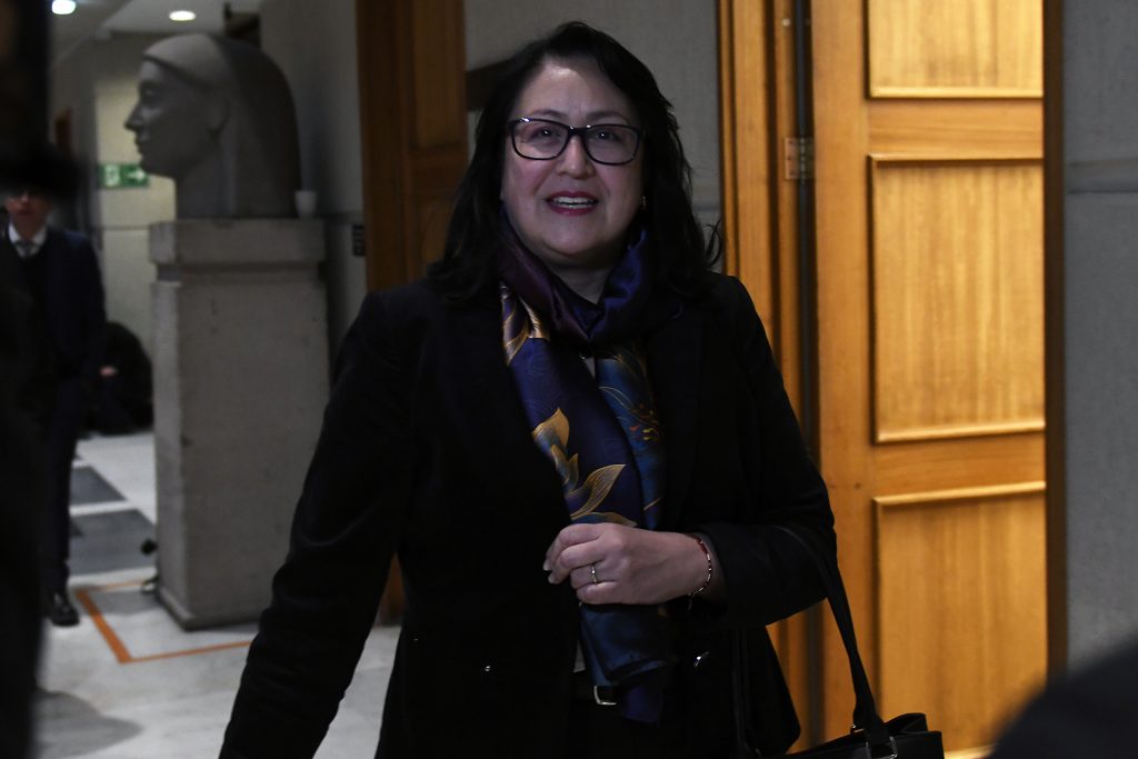 Escándalo licencias médicas: Contraloría denuncia que 359 organismos no han iniciado sumarios por viajes de funcionarios
