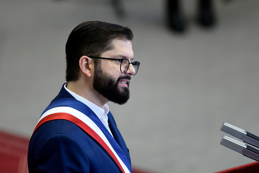 Boric anuncia reducción de vínculo militar con Israel y proyecto que limita importaciones desde territorios ocupados
